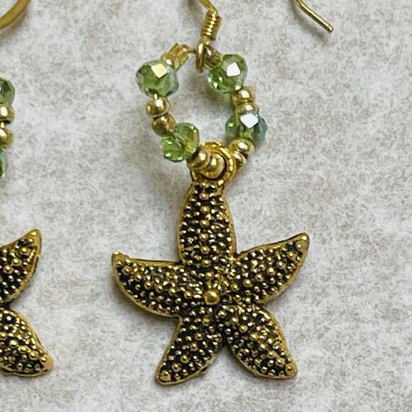 Gold Tone Starfish Pierced Earrings Dangle Beach Green Bead Nautical Festival - Picture 2 of 4